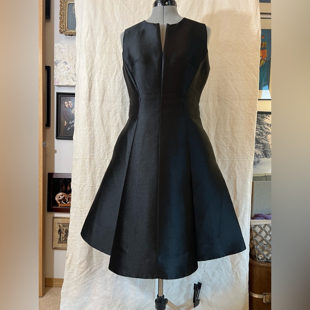 ✨Pristine!✨ Beautiful Sz 8 Kate Spade - Charleen Vegas black V-neck dress